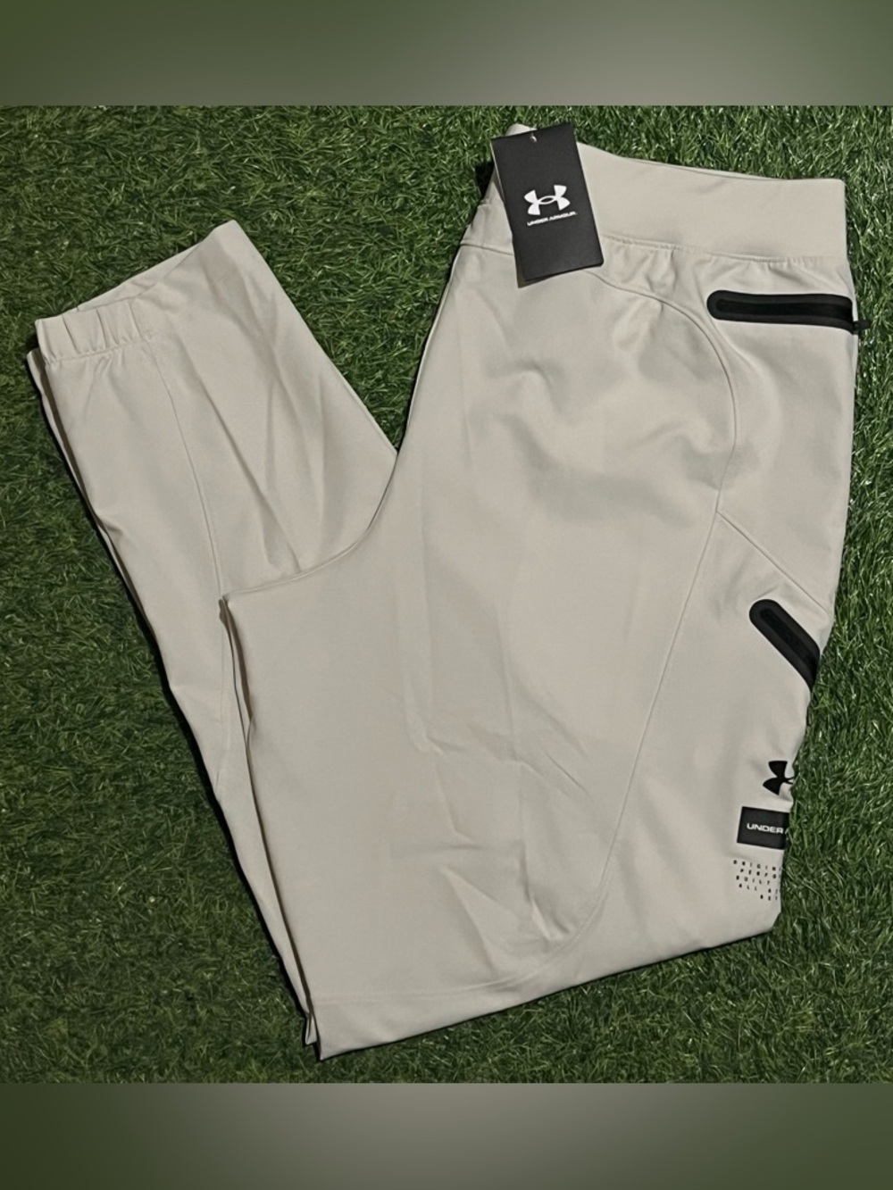 NWT Men’s Under Armour Sz XL Unstoppable Cargo Pants Joggers BEIGE 1352026-110